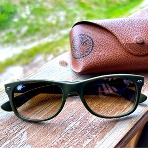 Ray Ban New Wayfarer Classic Sunglasses